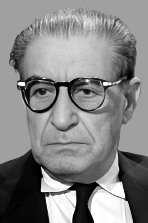 Ralph Moody as First Hotel Clerk (Uncredited)