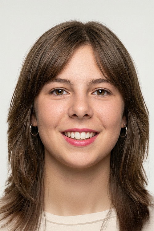 Damla Coşkunoğlu as