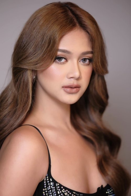 Liz Gonzales as Helena Flores