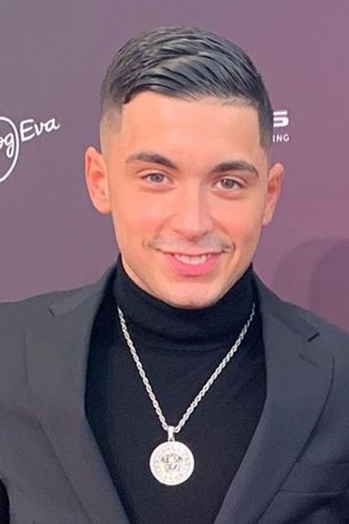 Serhat Yildirim as Skender