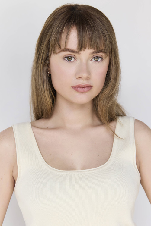 Graceyn Arkinstall as Monique