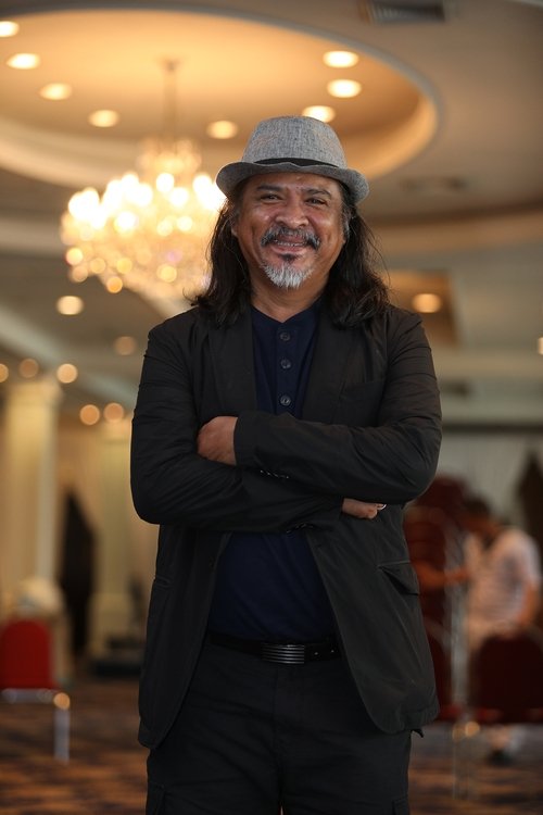 Tanit Jitnukul as Movie Fan