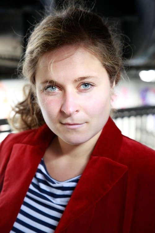 Johanna Paliege as Clothilde