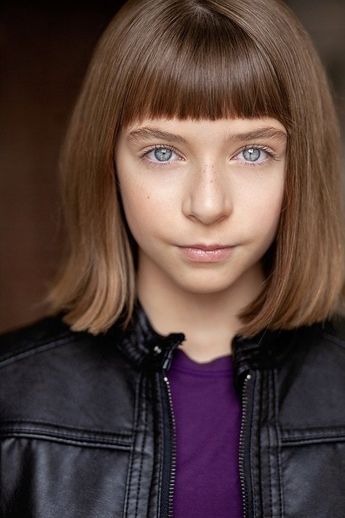 Phoebe Ferro as Alice