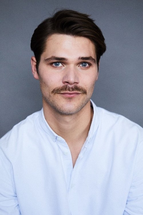 Henning Flüsloh as Ludwig