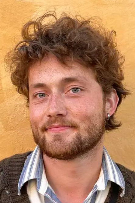 Sámal H. Hansen as Kåri