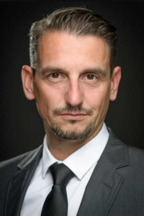 Ferry Asselbergs as Frank