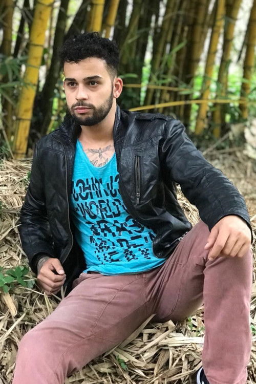 Daniel Braga as Rafael