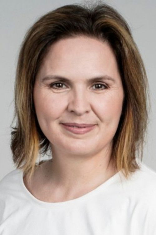 Samantha Dalsoglio as News woman