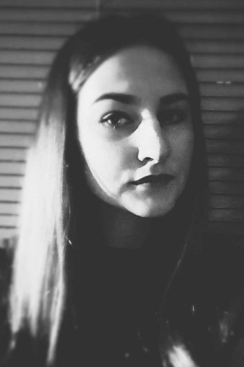 Krete Tarkmees as Mia's Mother