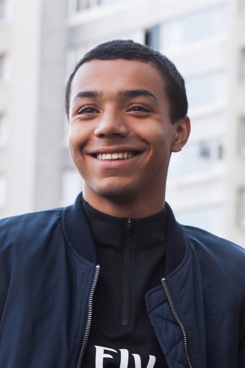 Liam Pierron as Yanis Bensaadi