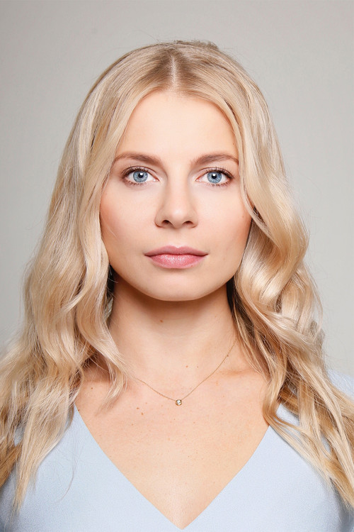 Olga Ryzhkova as Woman at the hatch