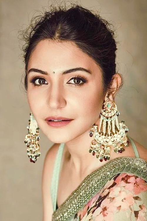 Anushka Sharma as Aarfa Ali Khan