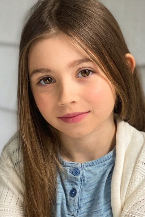 Aggie Bell as Riley Bell