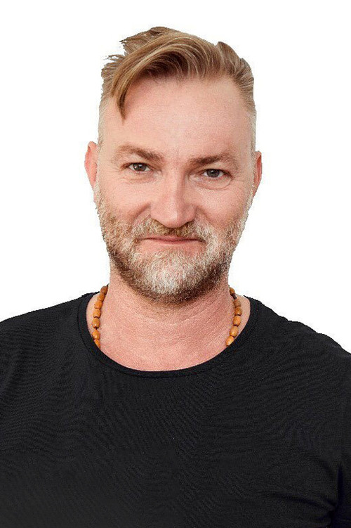 Gent Hazizi as Aleks Qako