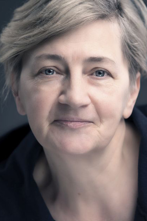 Mojca Lavrič as Aunt Mojca