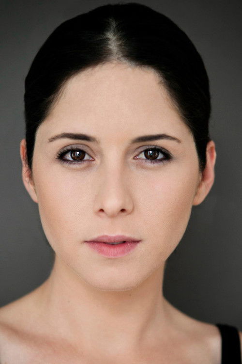 Türkü Hazer as Arzu