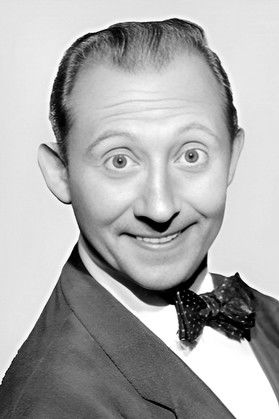 Harry Wiere as Bumbling Detective (as The Wiere Brothers)