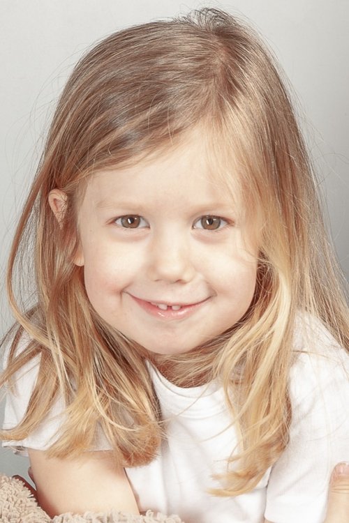 Luna López as Cris García