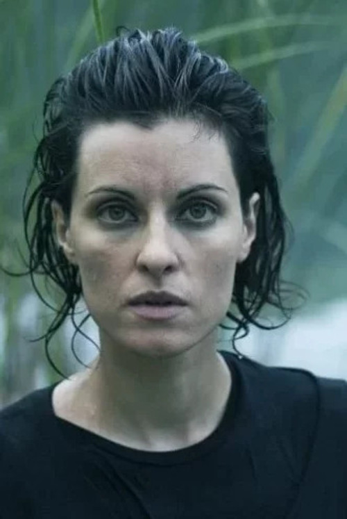 Anna Tzanakaki as Chorus