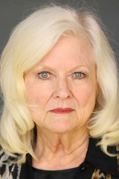 Terrie Snell as Aunt Leslie
