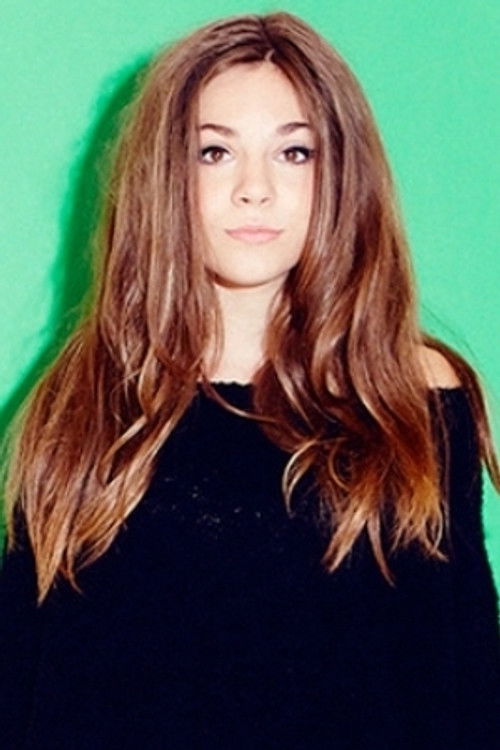 Laura Omloop as Nienke