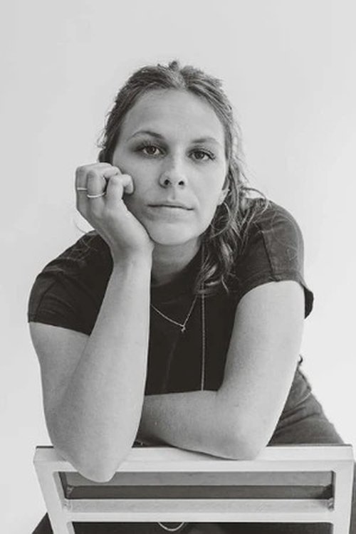 Marieke Anthoni as Romy