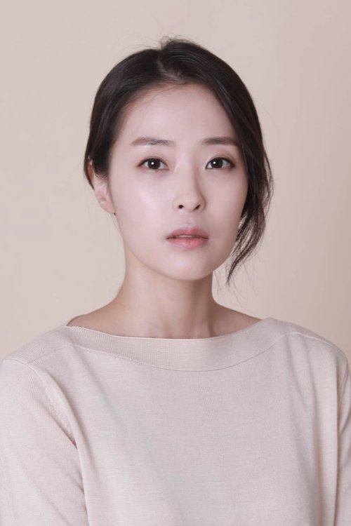 Kim Su-kyung as Apt. 304 Resident