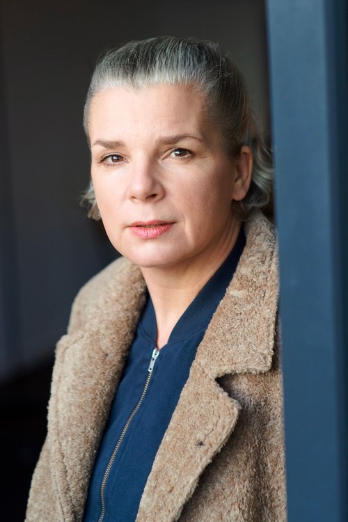 Vivian Mahler as Dorothea