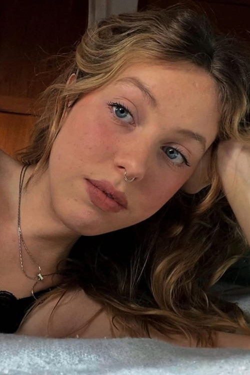 Mariana Martos as Camila