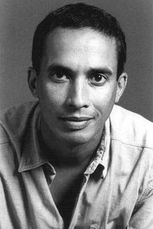 Christophe Ratandra as Le garçon d'étage