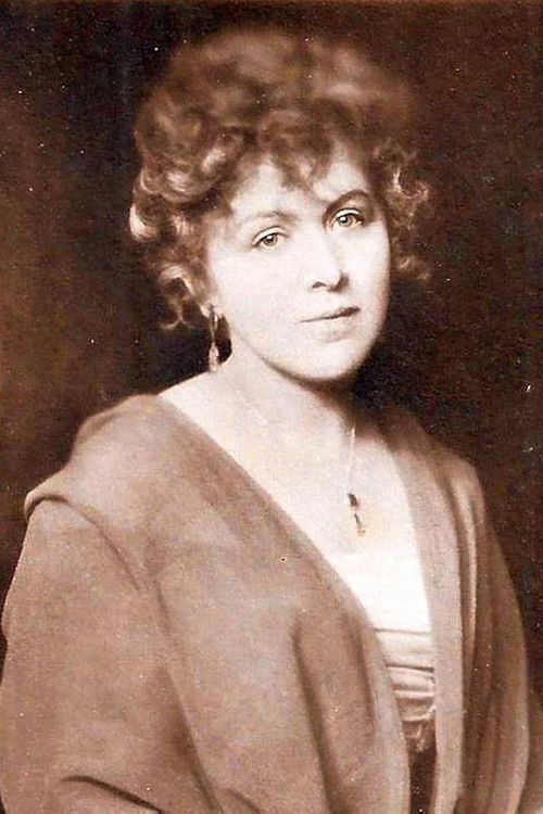 Manny Ziener as Frau Werner, Barbaras und Ursulas Mutter