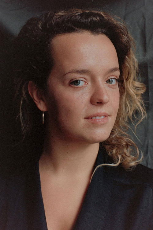 Laura De Geest as Ama