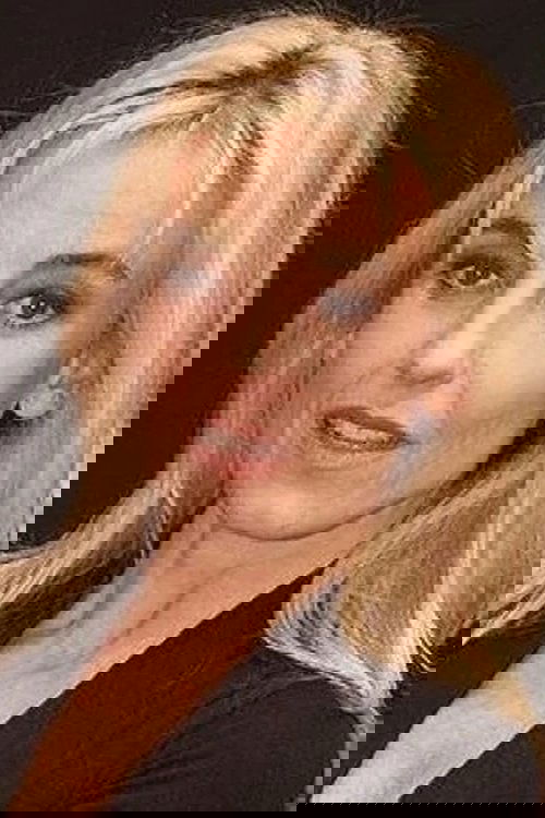 Adriana Vacarezza as Carmen Luz Barcelona