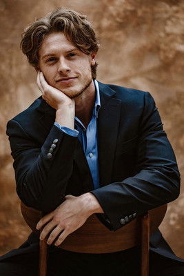 Brady Box as Hung Top