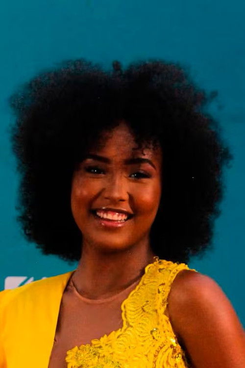 Elizabeth Martínez Negrete as Laureana