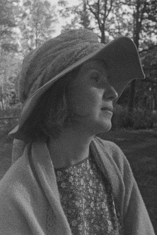 Olga Kirillova as Marina Tsvetayeva