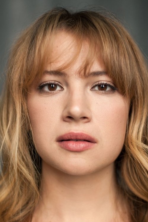 Lysandre Ménard as Sasha