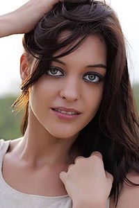 Andreanne Nouyrigat as Foreign lady