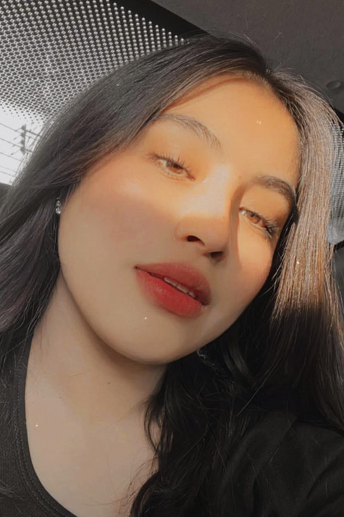 Vania Calvo as Monni