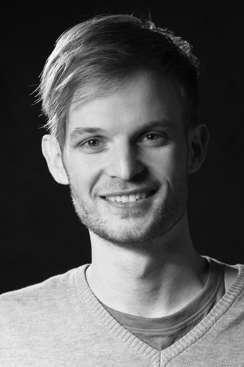 Péter Puskás as Műsorvezető