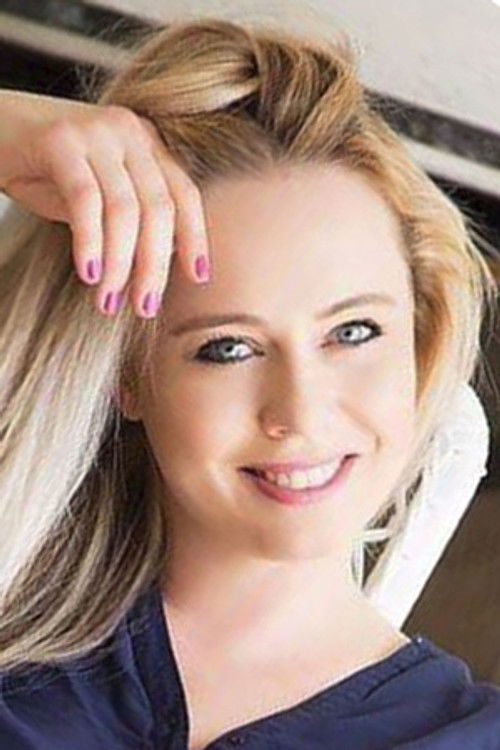 Eva Ujfaluši as Alena Malá