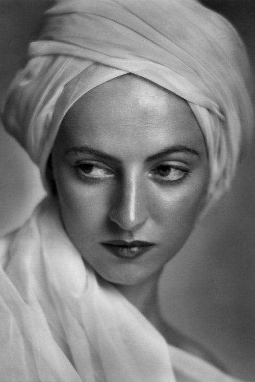 Ludmila Lvova as Mrs. Clay / Peter Moffat