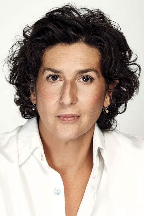 Elvira Mínguez as Caridad Mercader