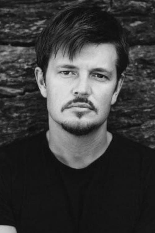 Jonathan Quint as Charlie Reed