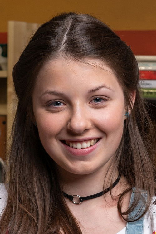 Amálie Roznětínská as Sára Kroková