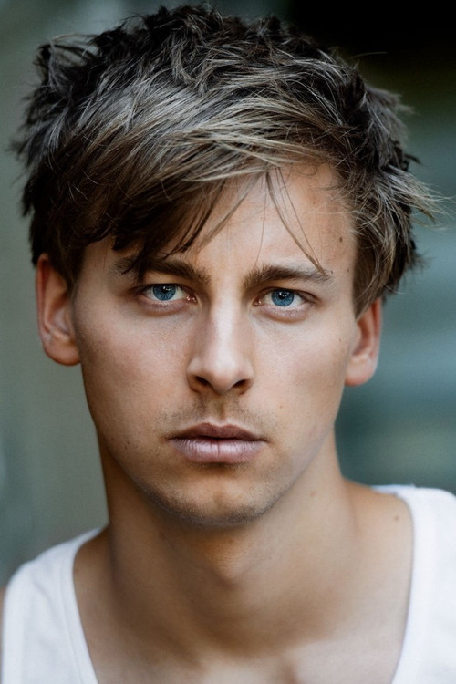 Timmi Trinks as Mark Neumann