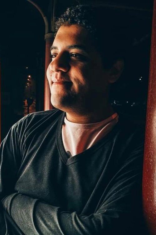 Jorge Abreu as Figurante