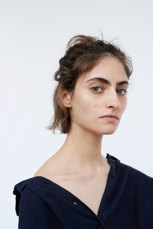 Jasmina Al Zihairi as Julia Sanchez