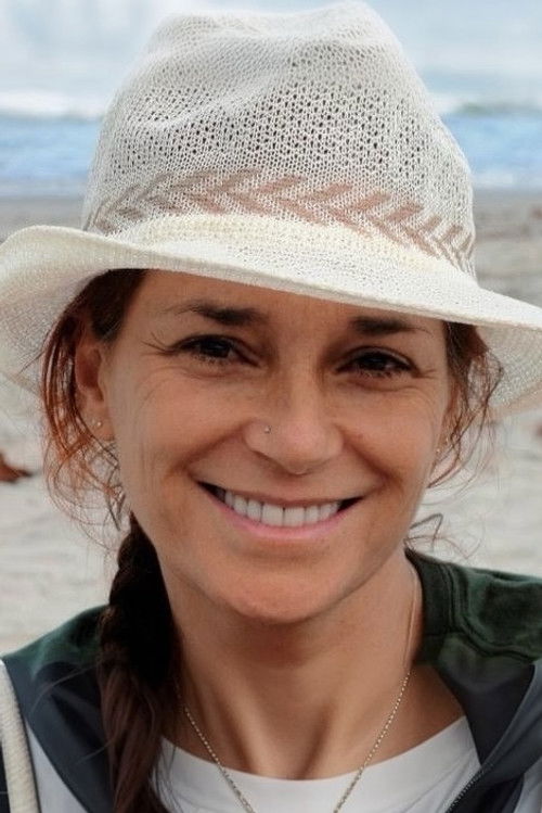 Veronica Fabrini as Isabel